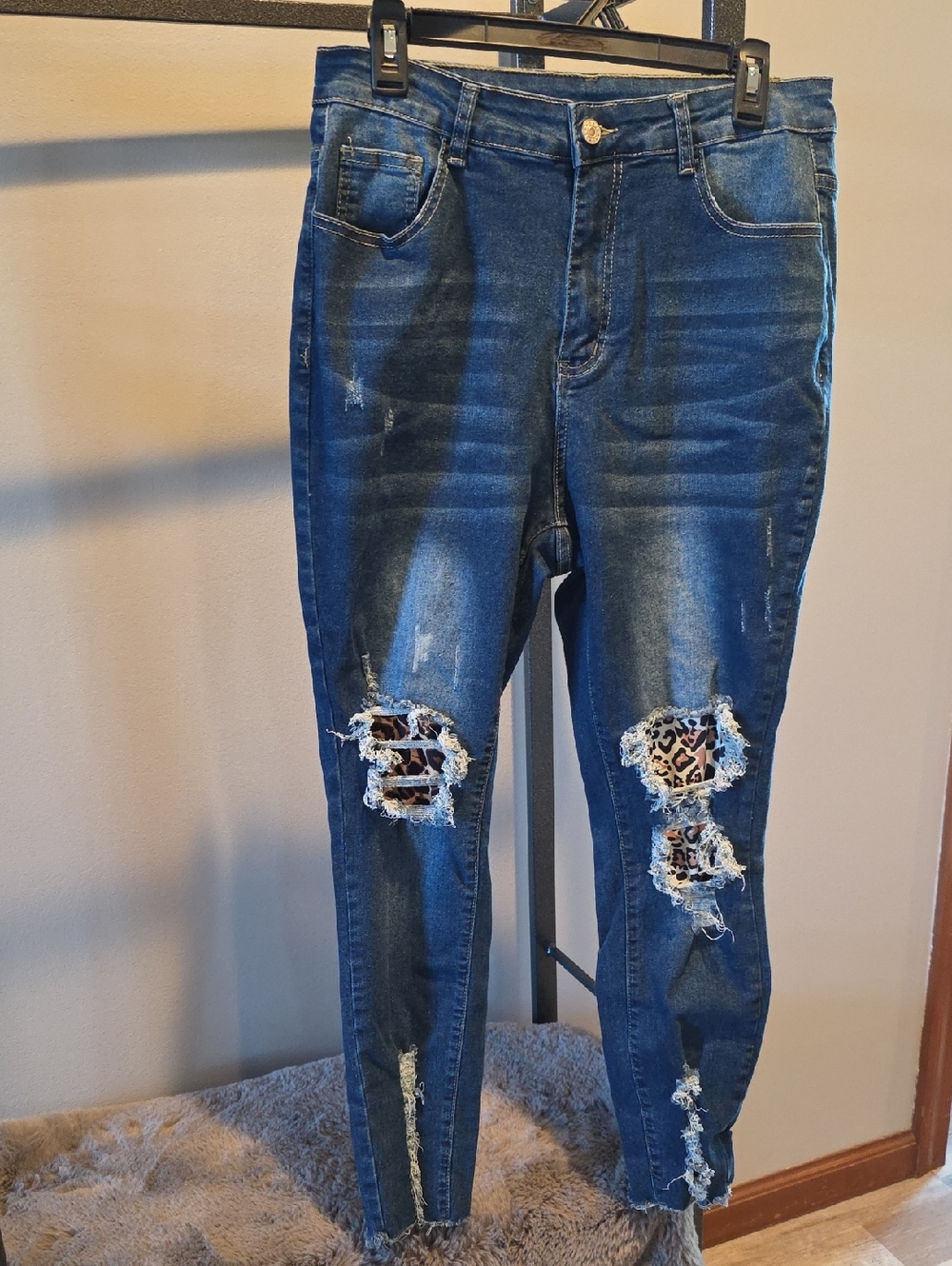 Women’s Dark Blue Distressed Jeans with Leopard Patch Size OXL